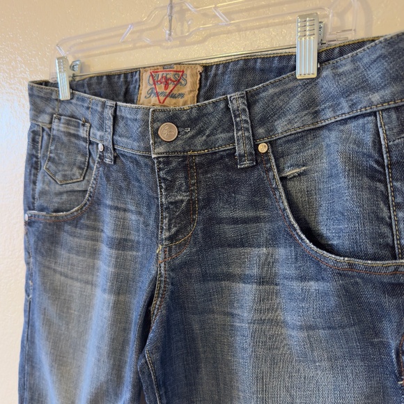 Guess Premium Cropped Jeans with Button Details - Picture 3 of 8